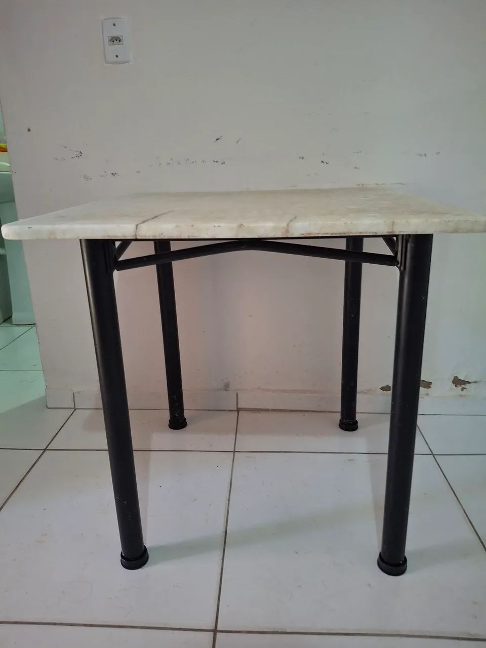 Vende Mesa de Granito 4 Cadeiras