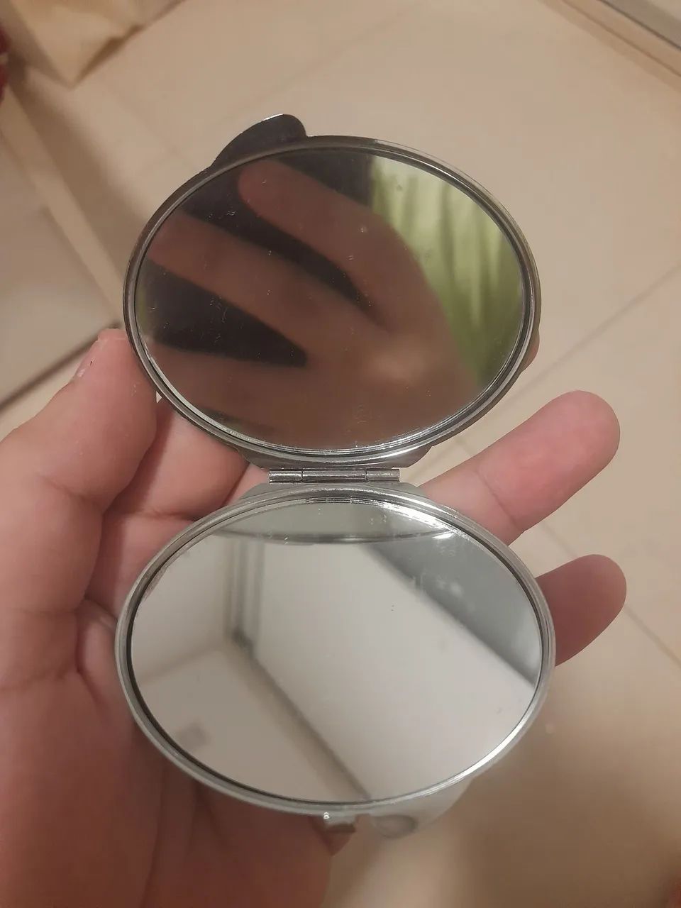 Espelho pequeno de mão oval [USADO]