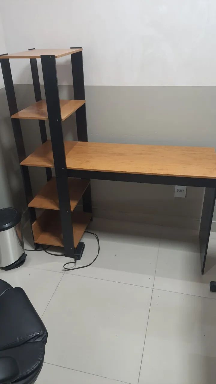 Escrivaninha com estante - Foto 2
