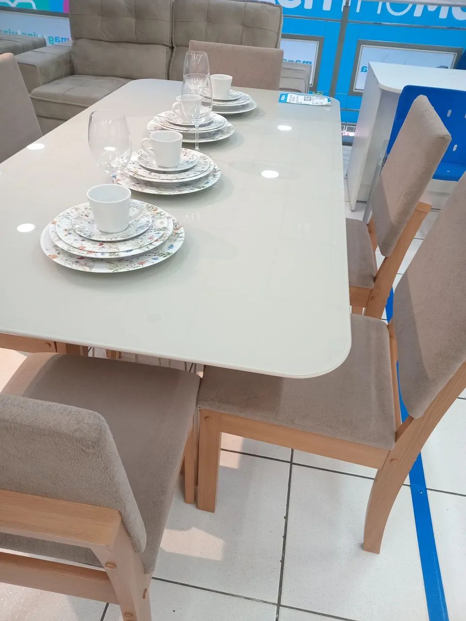 Mesa  de jantar  de vidro  com 6 cadeiras  nova . - Foto 3