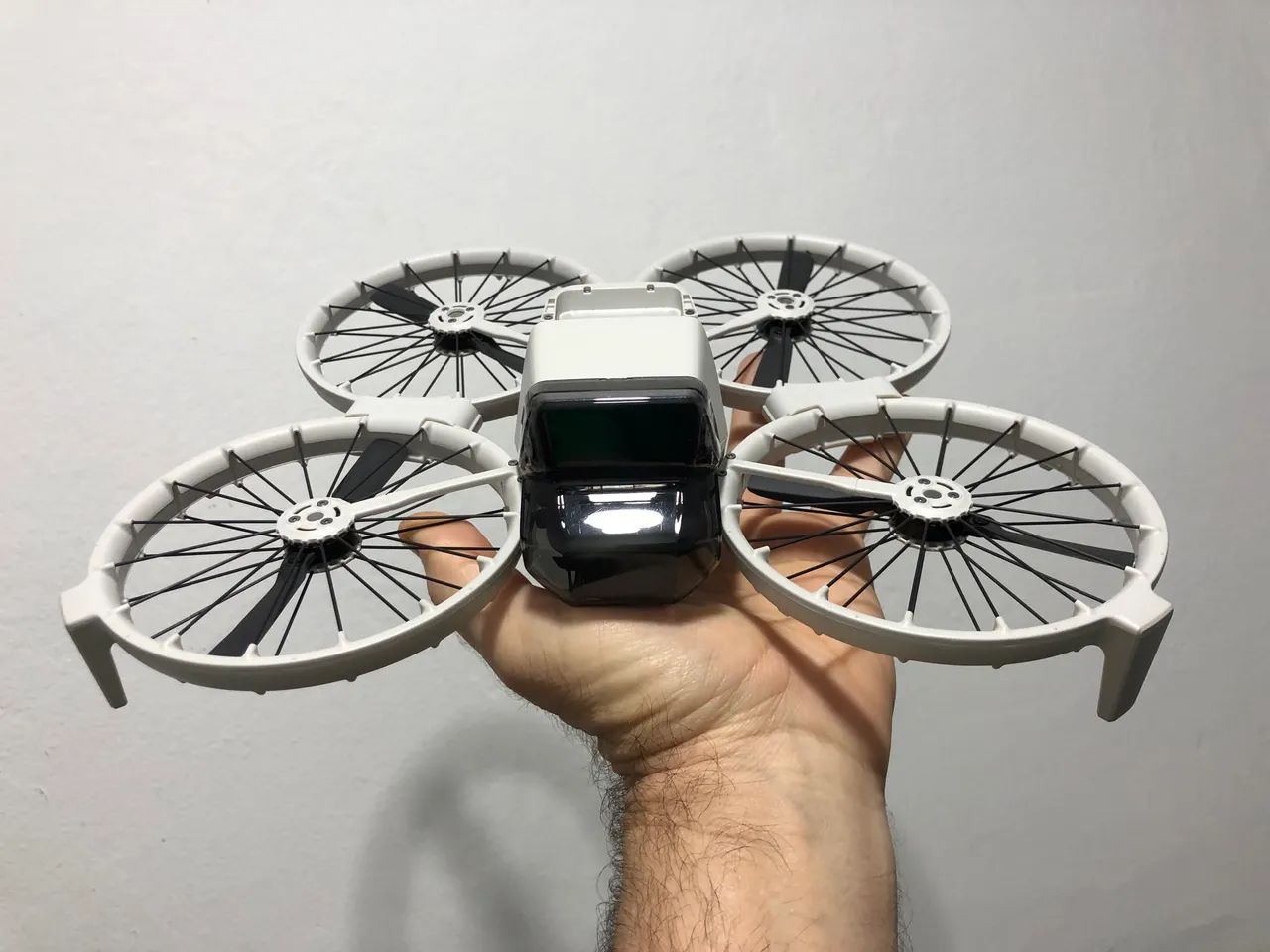 Dji Flip semi novo. Com controle de tela e duas baterias ? 