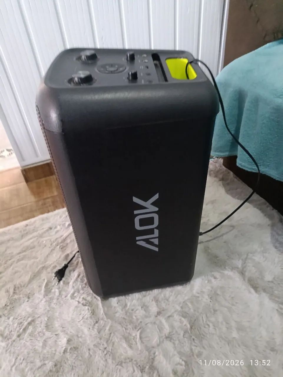 Caixa de som alok 