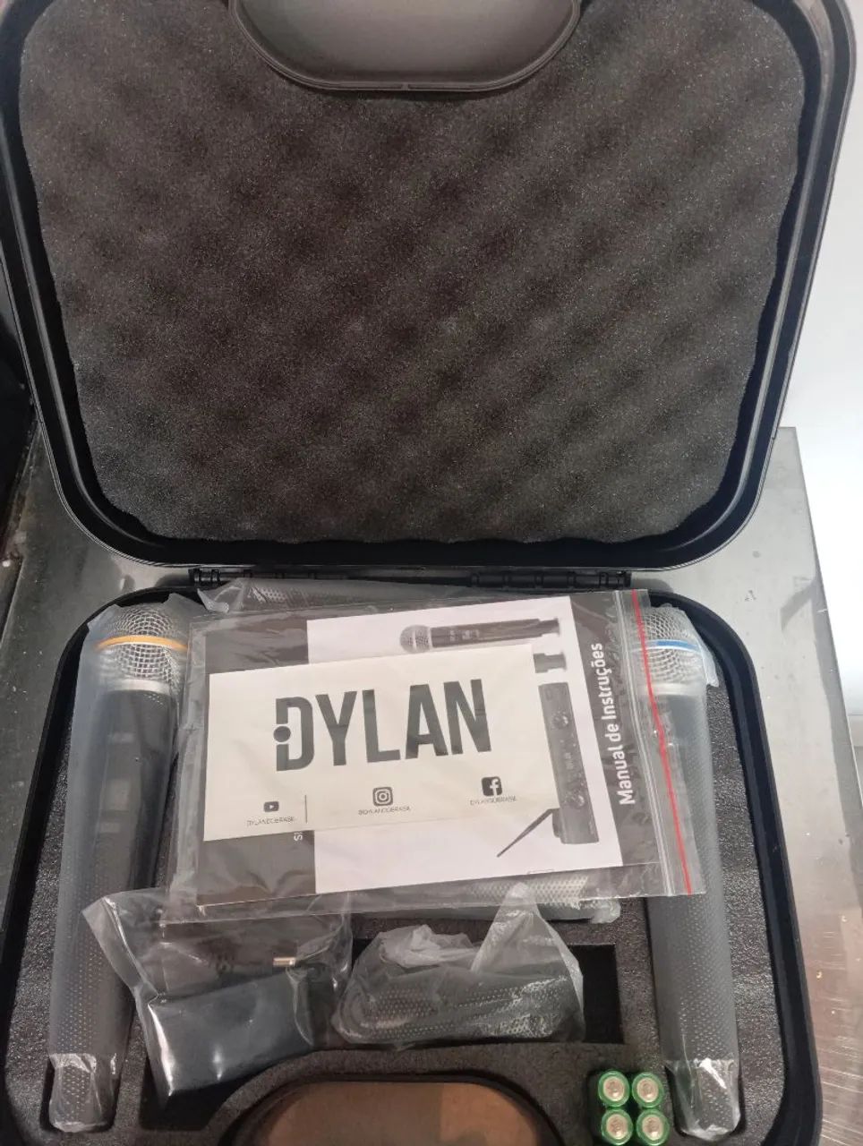 kit Dylan com 2 microfones sem fio UHF, com receptor e case - Foto 3