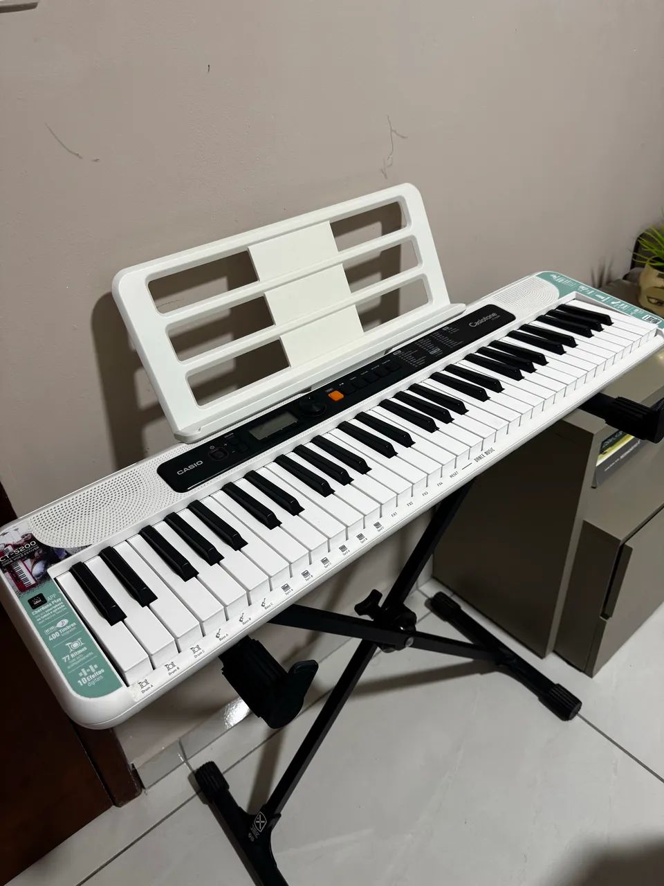 Teclado Casio CT-S200 + base de apoio 