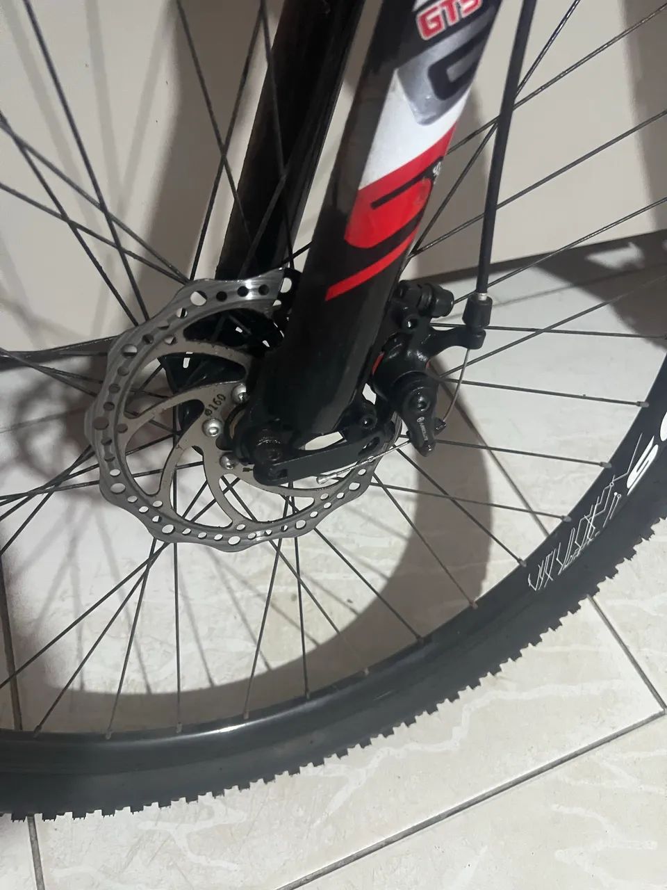 Vendo uma bicicleta 