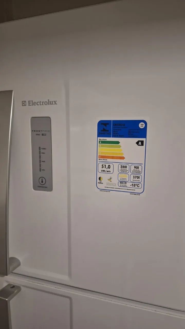 Geladeira Eletrolux com freezer - Foto 2
