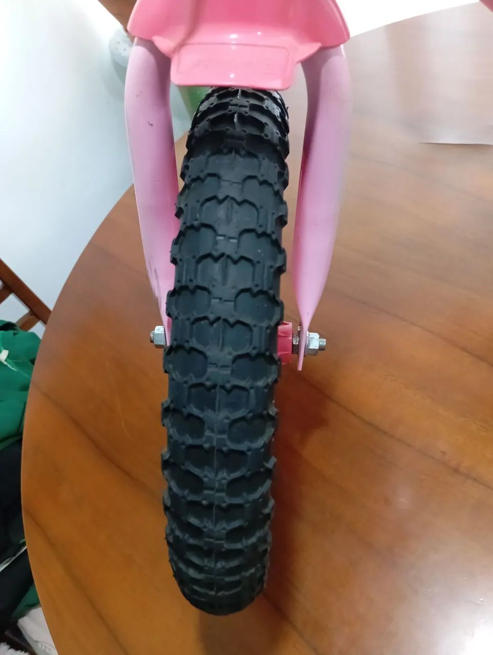 Vendo bicicleta rosa infantil aro 14 - Foto 5