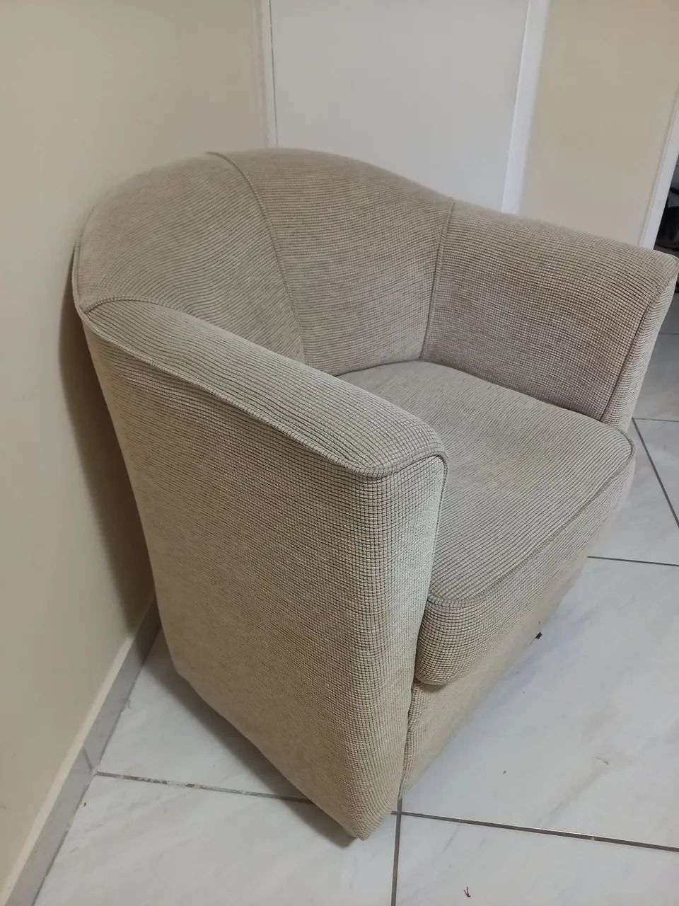  Duas Poltronas em Veludo Beige - Foto 2