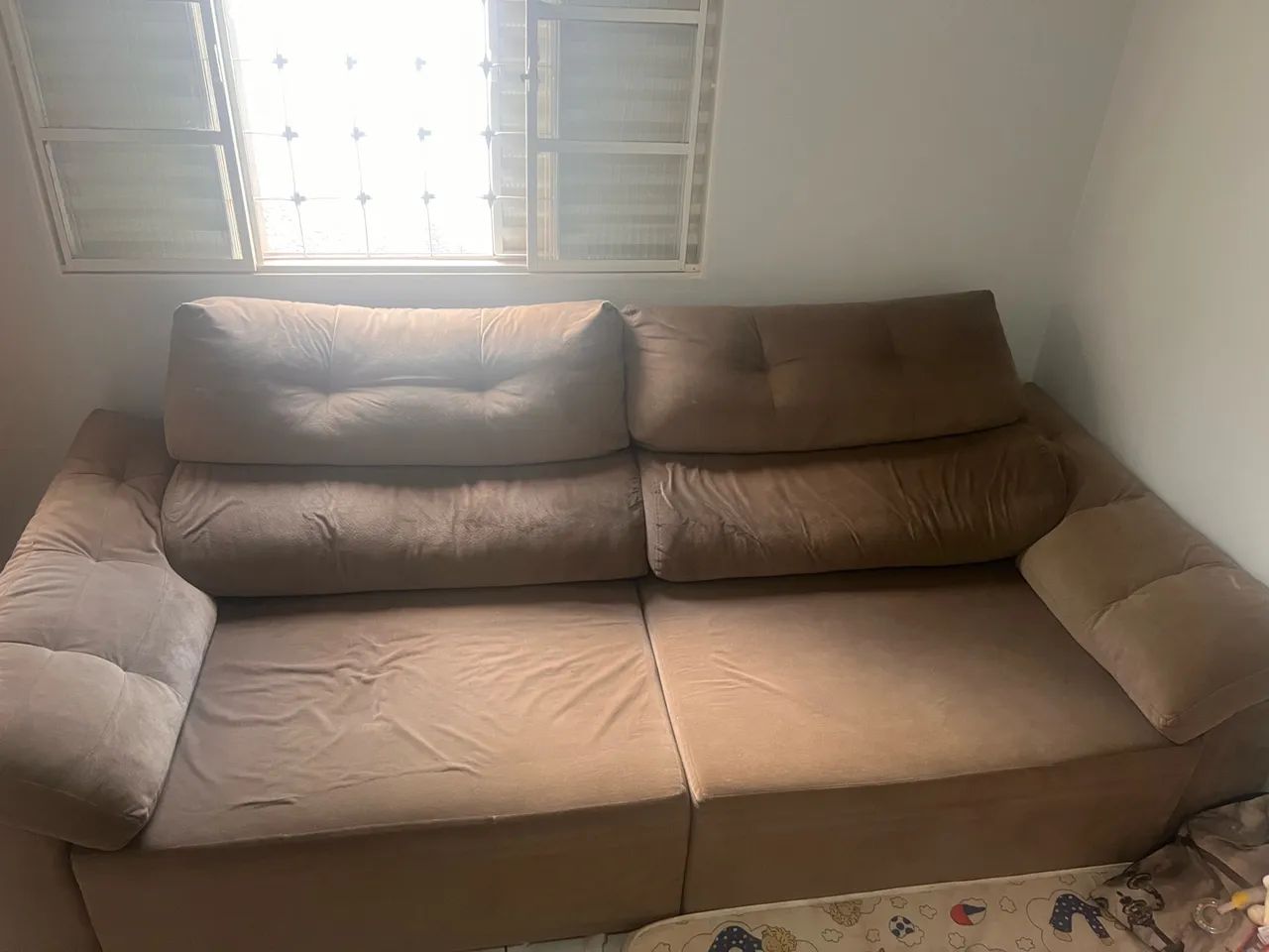 Só hoje - Sofá 2 lugares marrom (assento do lado esquerdo quebrado) 2,40m - Foto 2