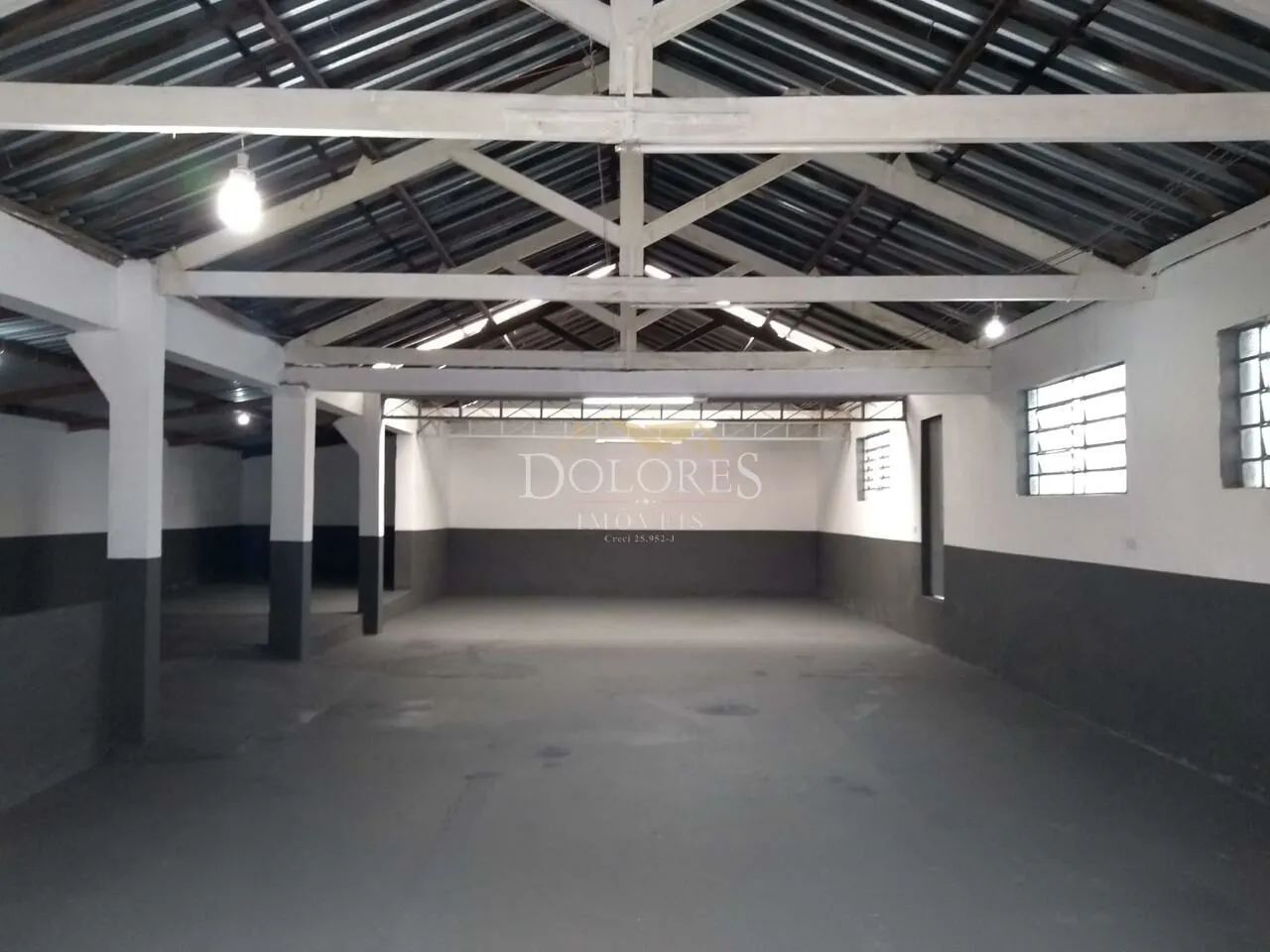 Galpão com mais de 240m²