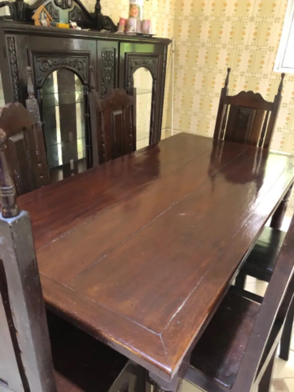Mesa madeira maciça com 6 cadeias