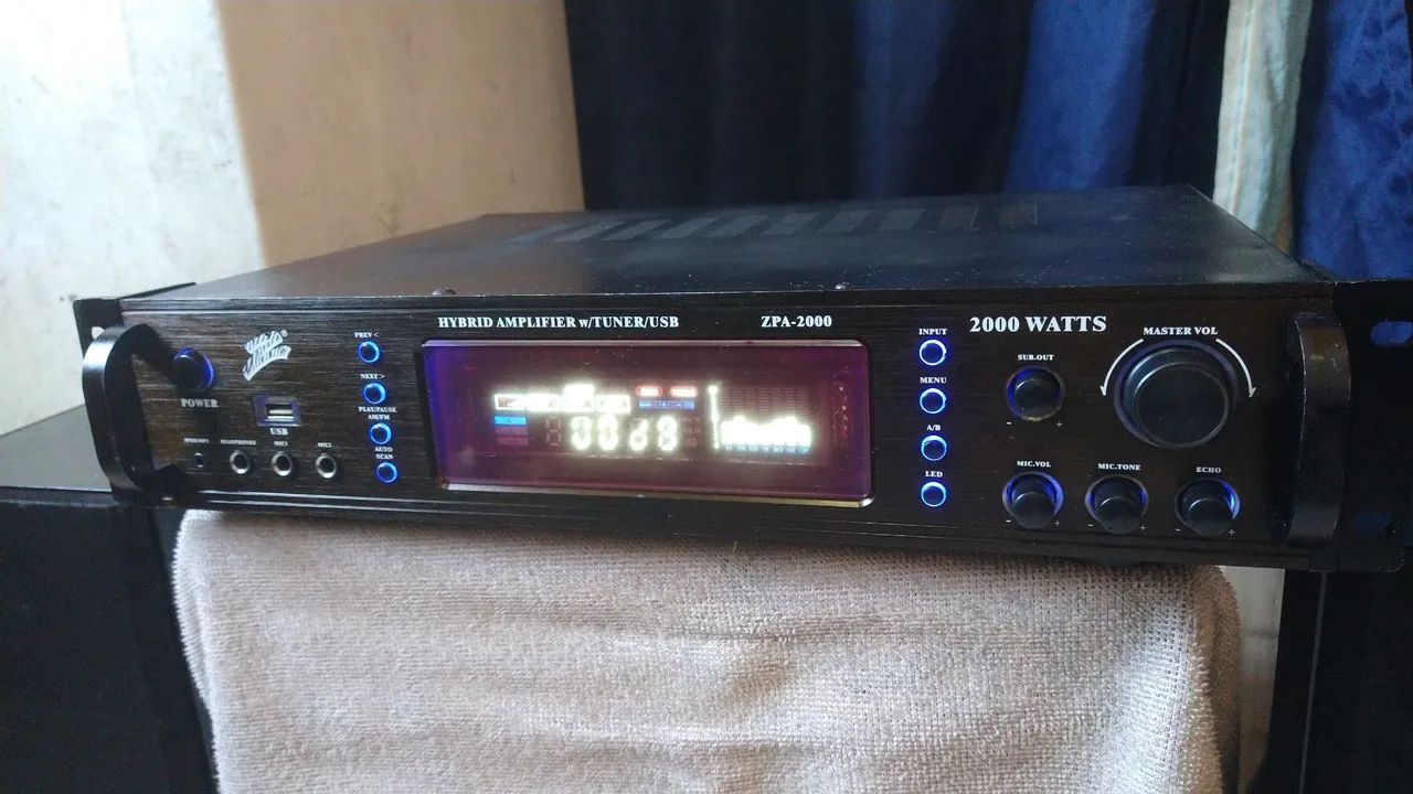 Amplificador de som Studio Zpa 2000 tocando - Foto 2