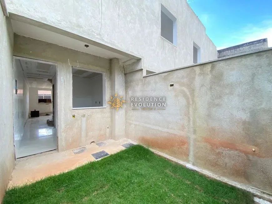 Casa com 2 Quartos e 3 banheiros à Venda