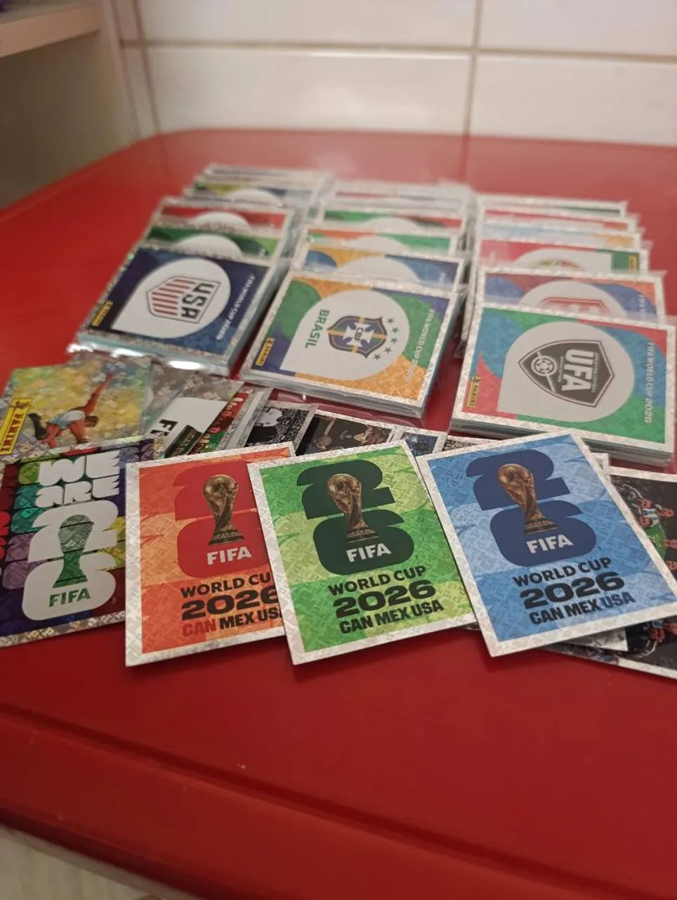 Lote 980 figurinhas da copa 2026 - Foto 2