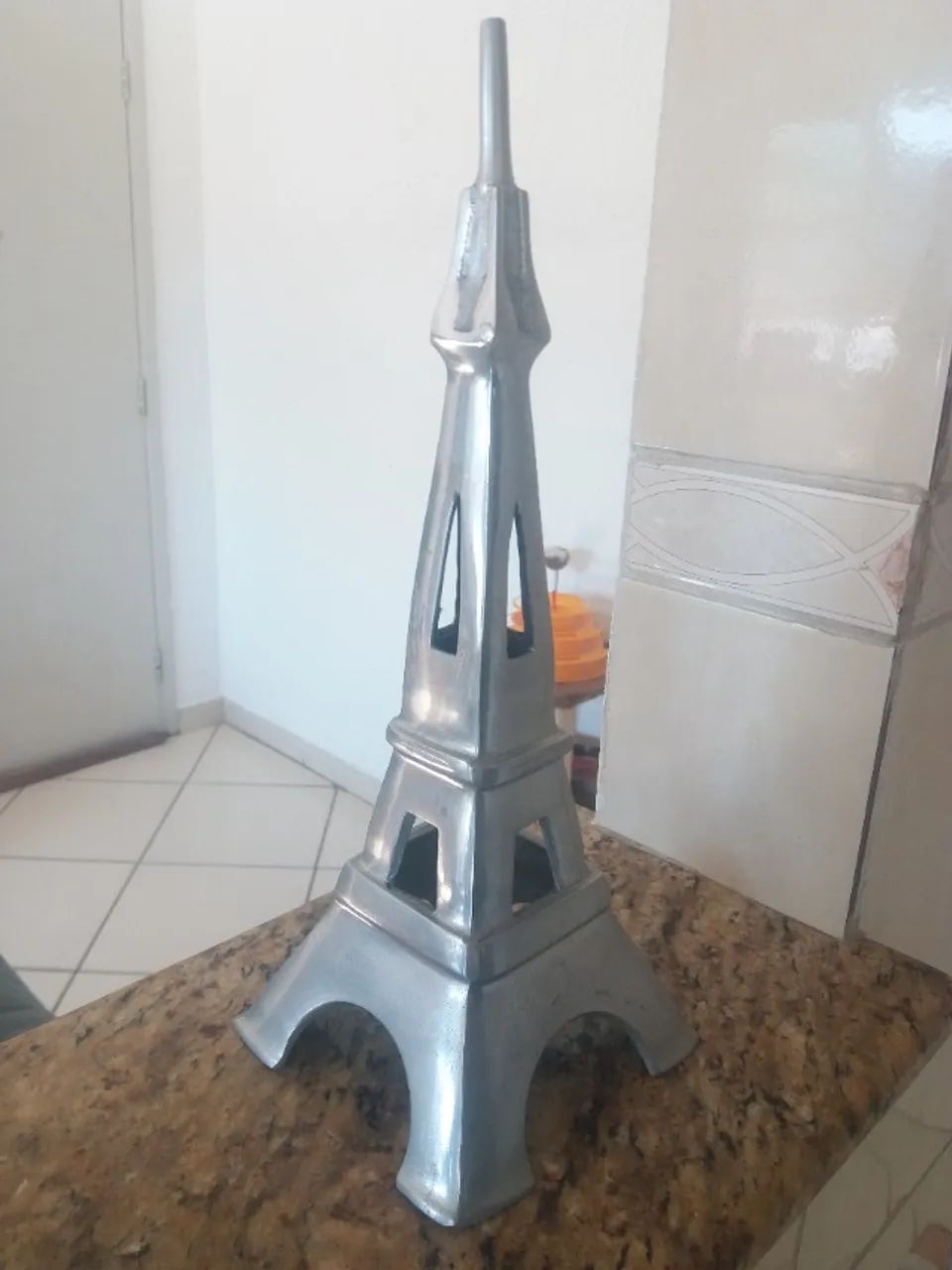 Torre Eiffel de alumínio