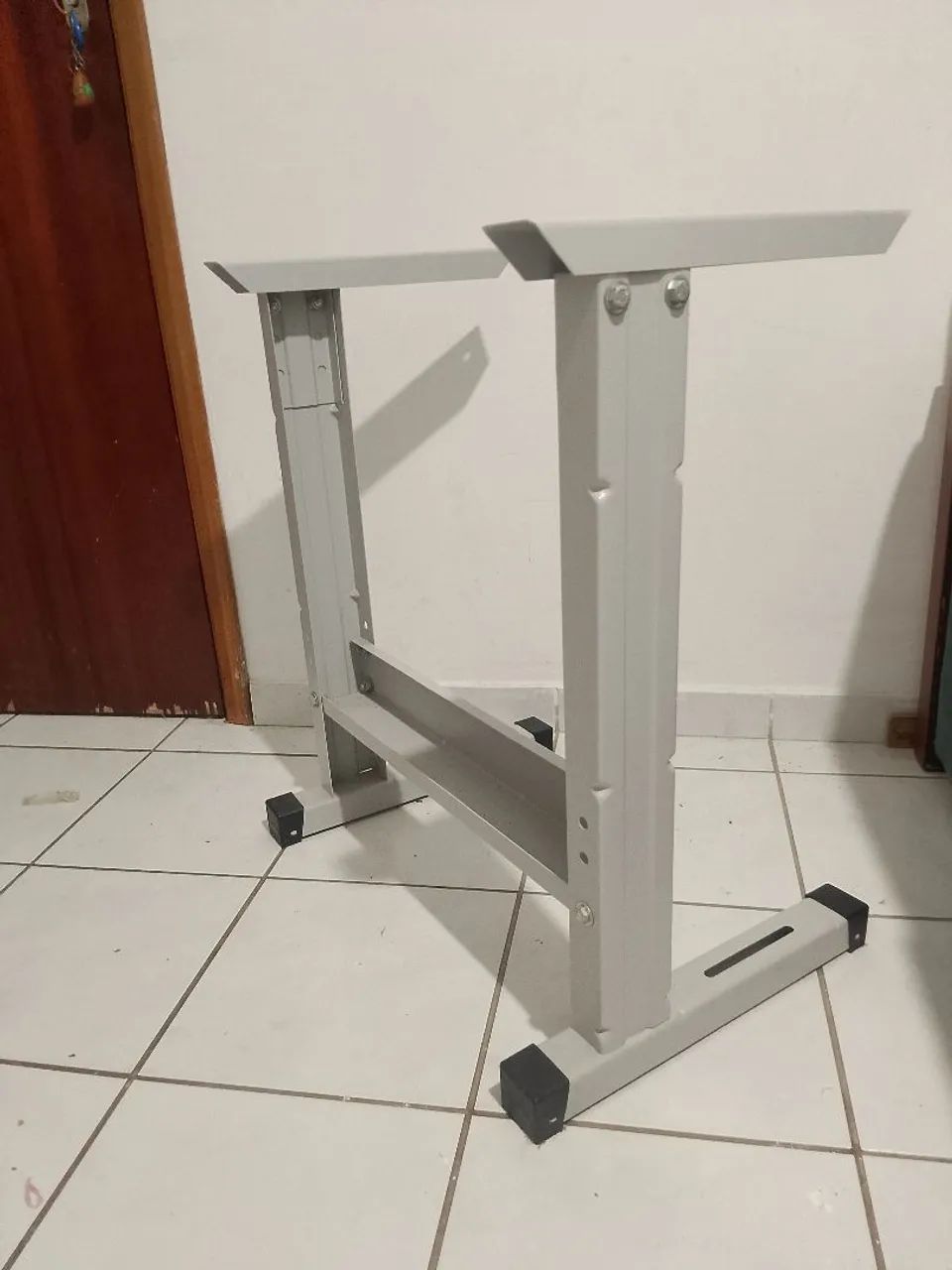 Mesa de Computador / Escritório- Base de Ferro sem Tampo