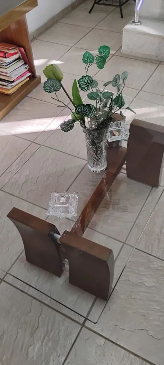 Mesa de canto e mesa de centro de vidro e madeira usada em excelente estado 
