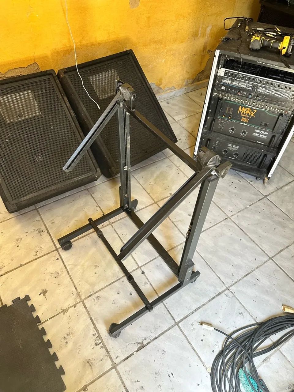 Rack para amplificadores e mesa de som - Foto 3