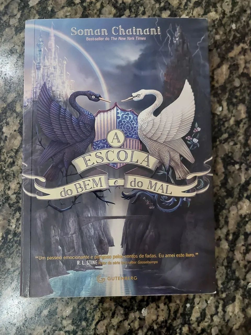 A ESCOLA DO BEM E DO MAL - LIVRO VOLUME 1.