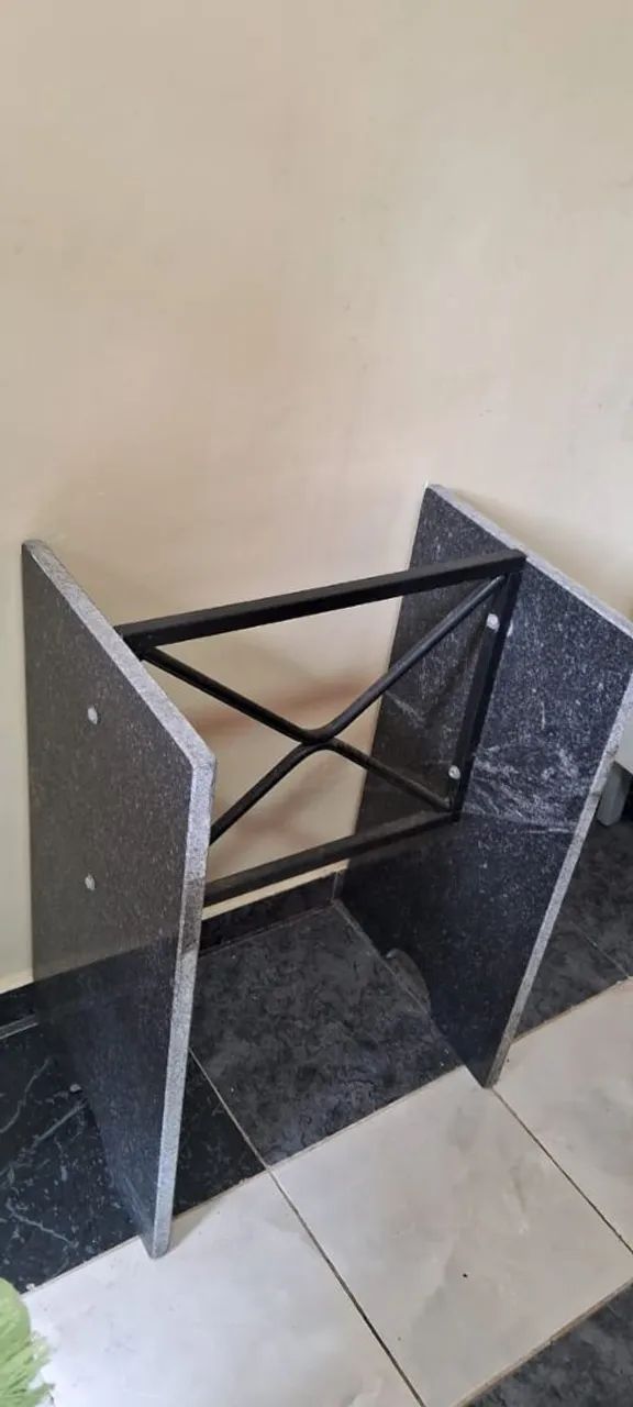 Pé de mesa de Granito e Ferro - Foto 2