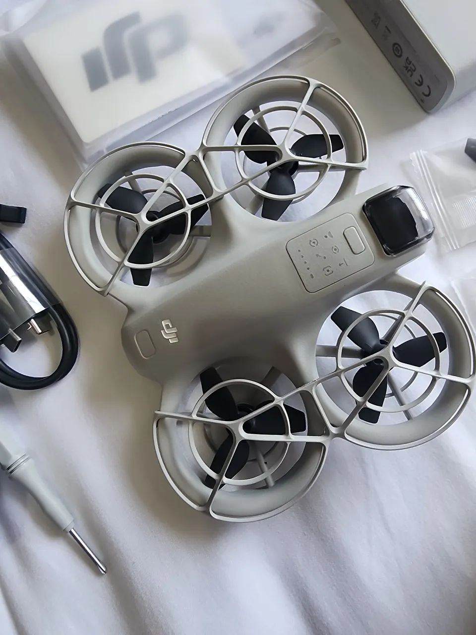 Drone Dji Neo com uma bateria e acessórios.  - Foto 3