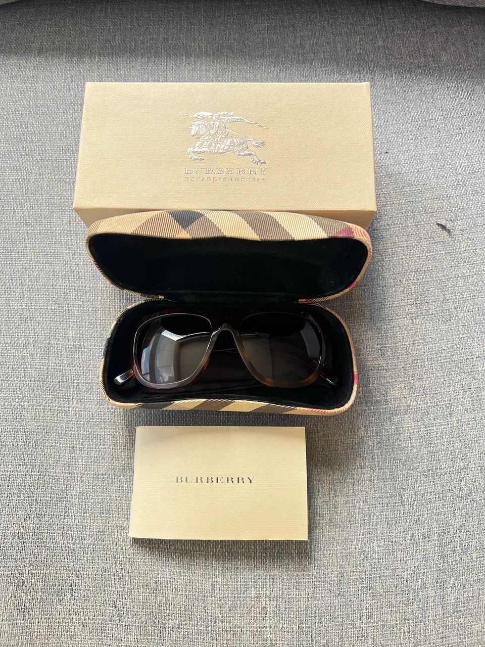 ÓCULOS DE SOL BURBERRY BE4130 - Foto 4
