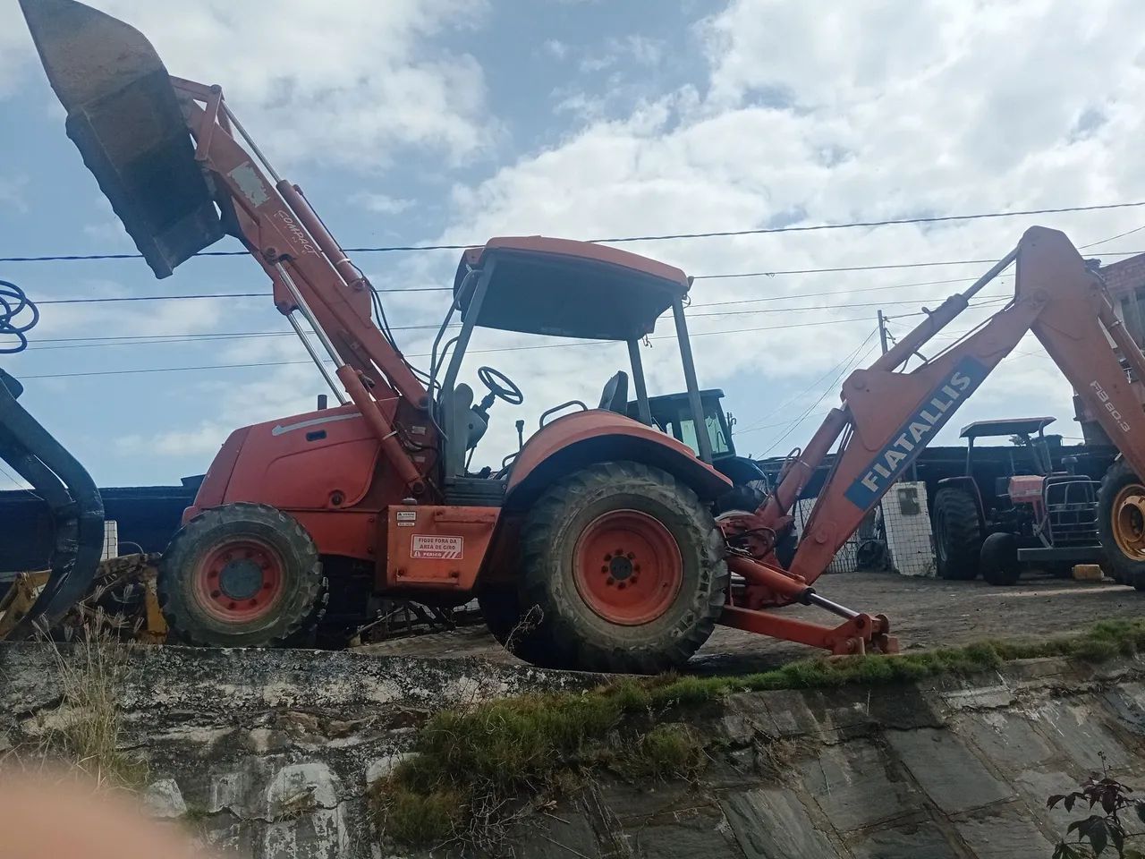 Retroescavadeira  - Foto 4