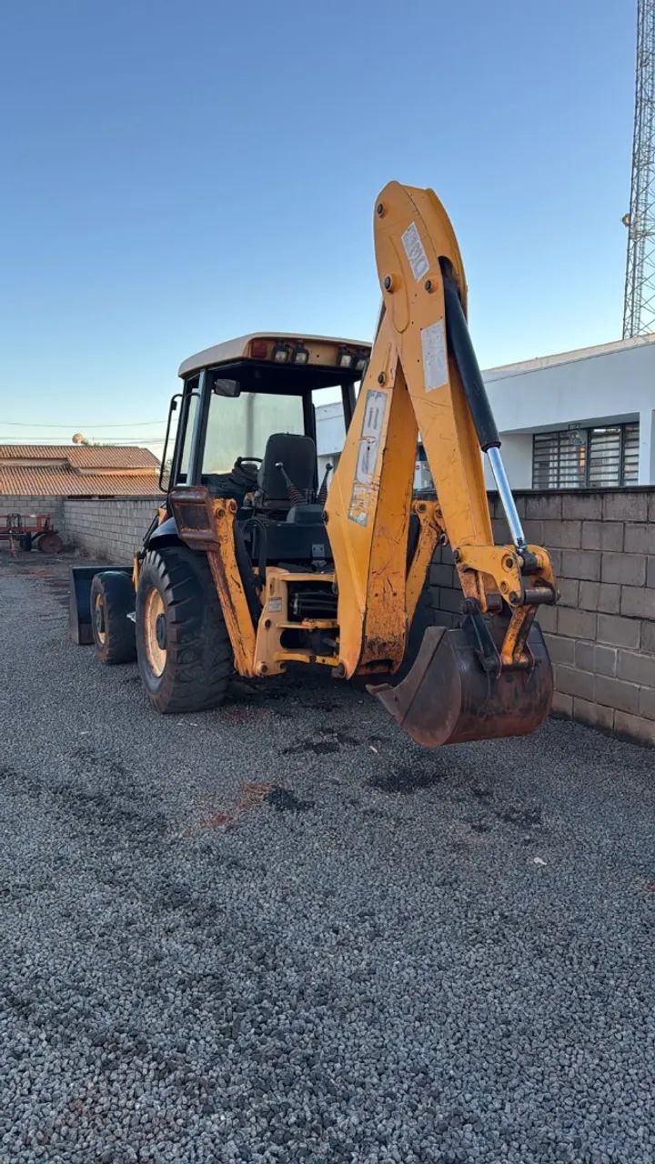 Retroescavadeira JCB 2013 3CX 4x4  - Foto 10