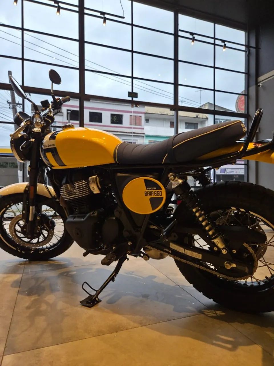 INTERCEPTOR BEAR 650cc WILD HONEY