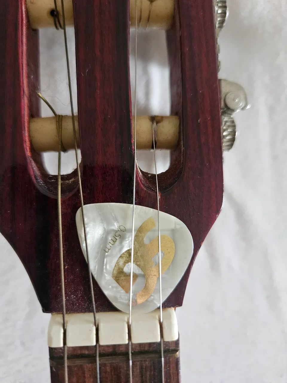 Cavaquinho com capa e palheta seminovo - Foto 5