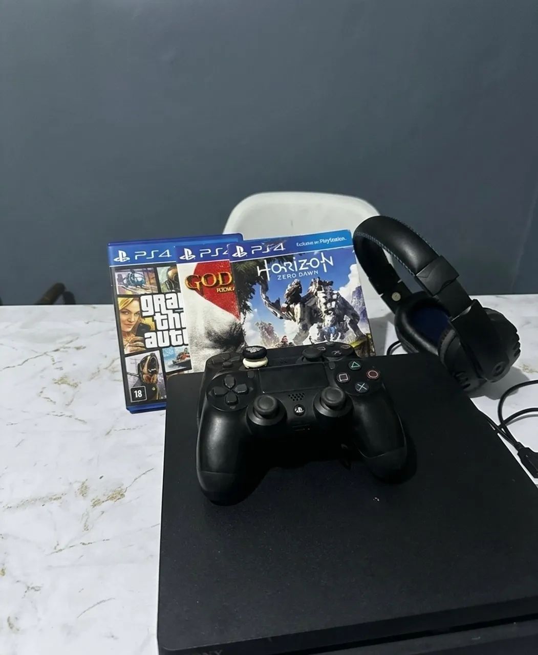 PLAYSTATION 4 