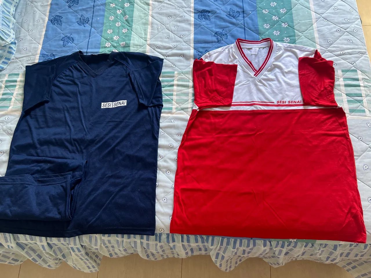 Lote Camisas Uniforme SESI / SENAI - Modelos Novo e Antigo (Semi-novas) - Foto 2