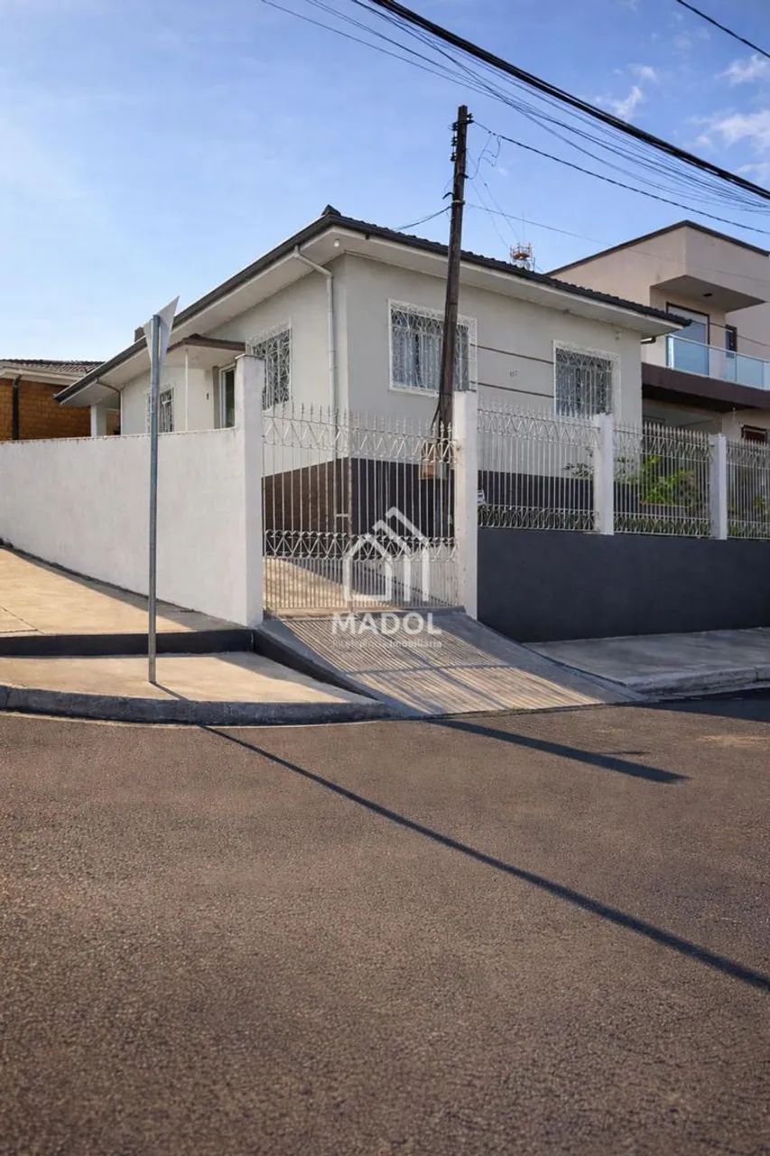 Casa para venda em Uvaranas/ Centro