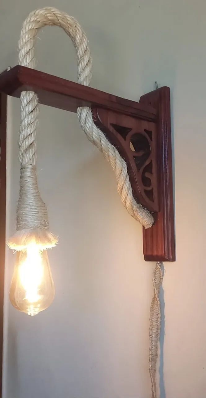 Luminária com mão francesa 