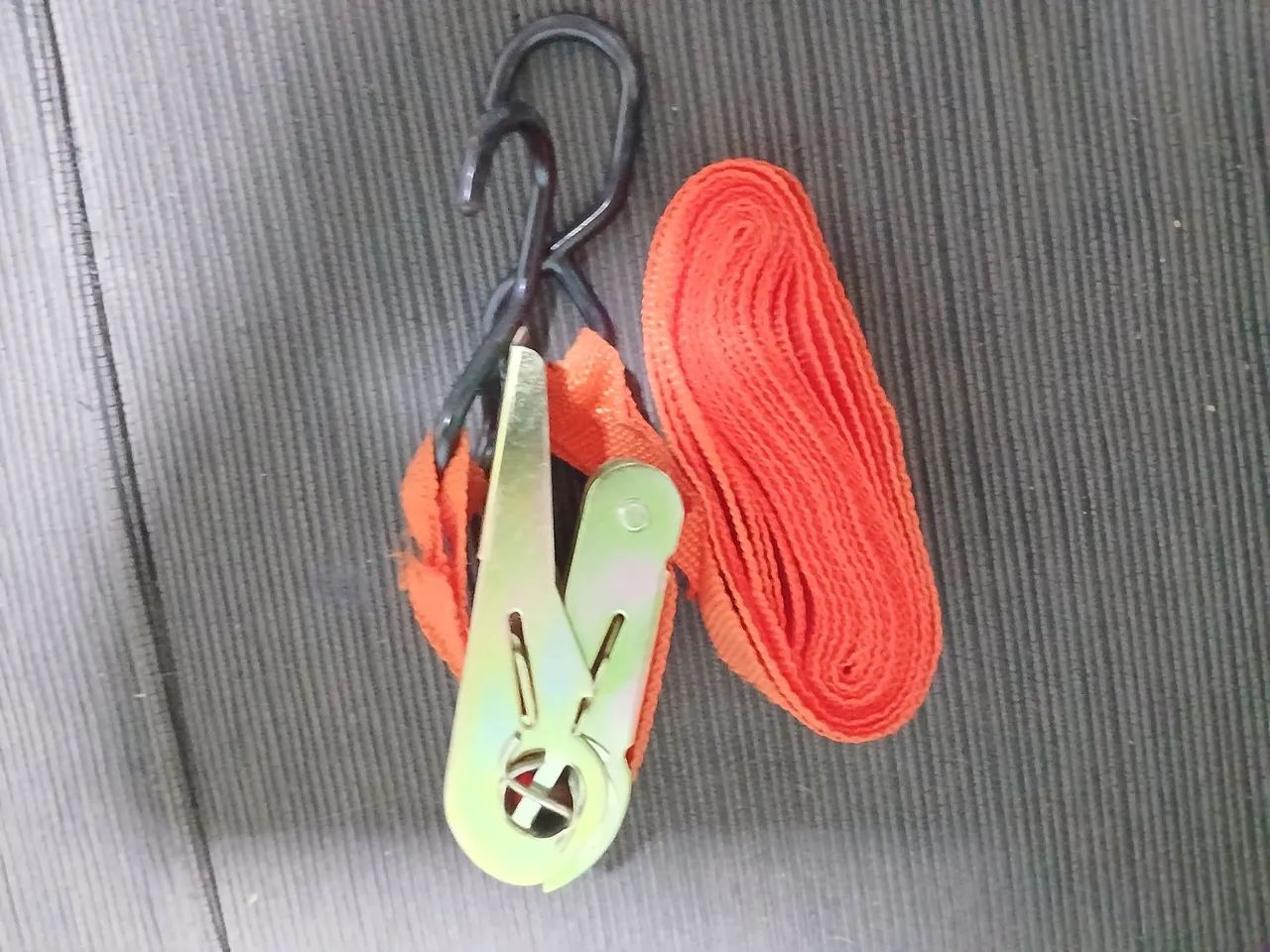 Vendo  cintas com  catracas  p altomoveis comprimento 5 mts valor  40.00 reais  - Foto 2