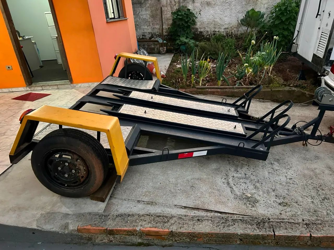 CARRETINHA PLATAFORMA PARA TRANSPORTE DE VEÍCULOS  - Foto 3