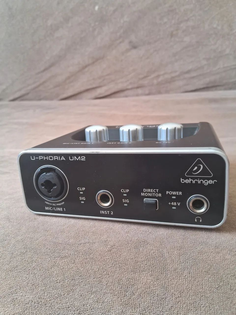 Behringer U-Phoria UM2 