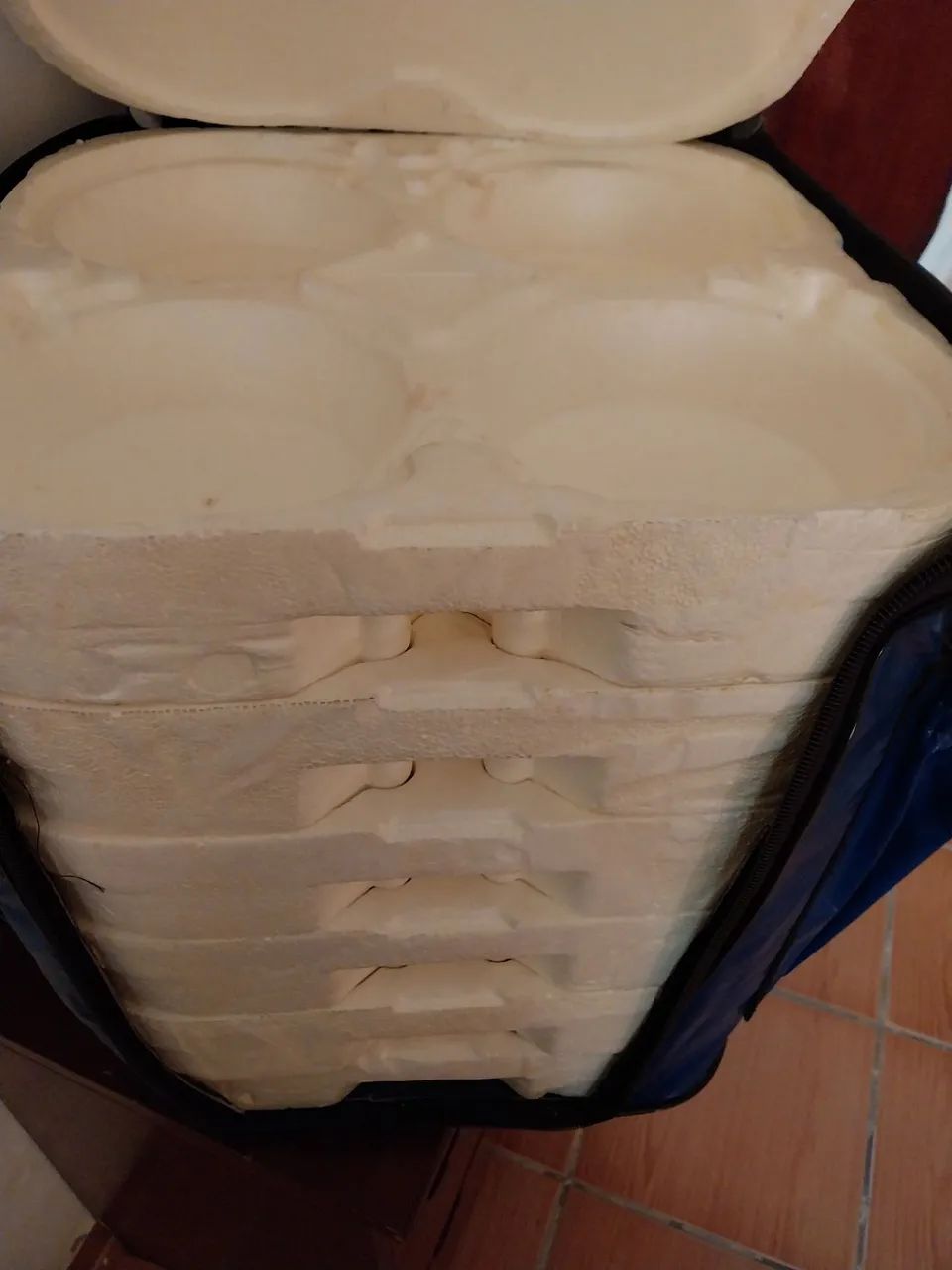 Vendo bolsa pra entrega de quentinha com compartimentos pra 24 marmitex - Foto 3