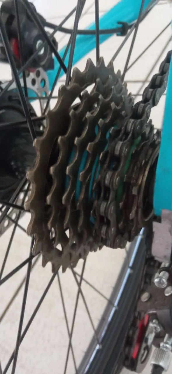 Bicicleta aro 29 quadro 17 com 24 velocidade  - Foto 4