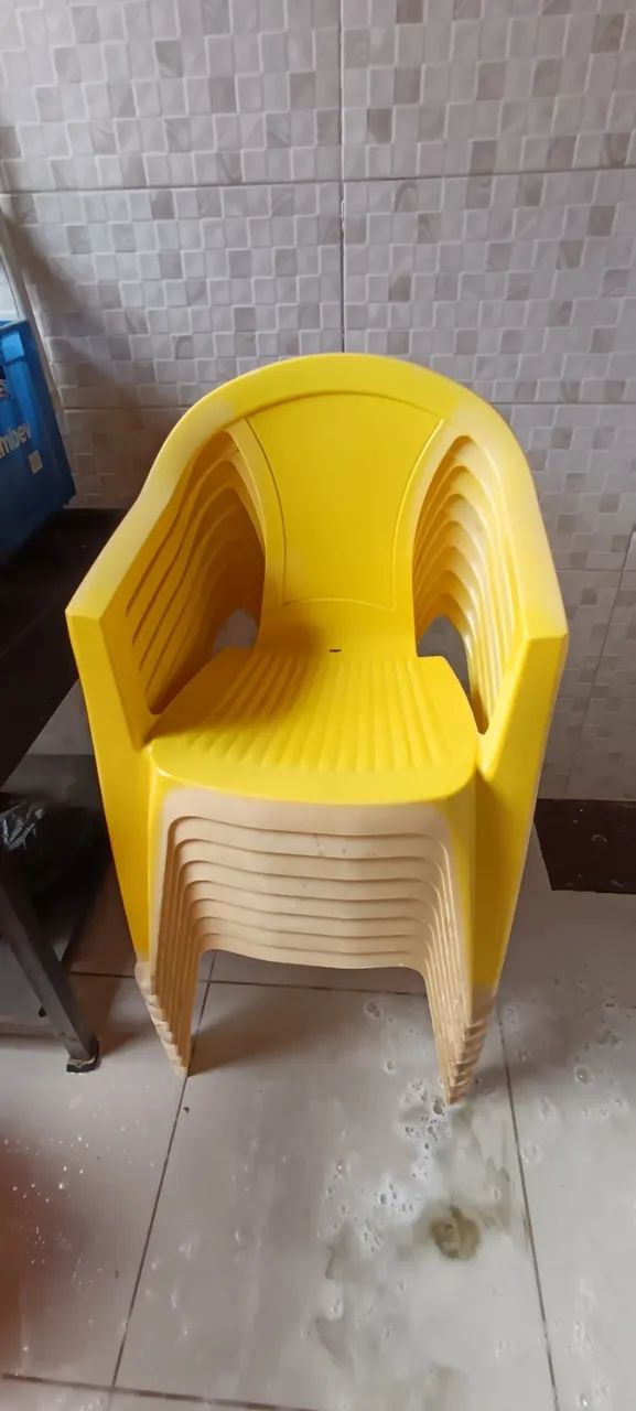 Conjunto Mesa de Plástico c/ 4 Cadeiras - Foto 3