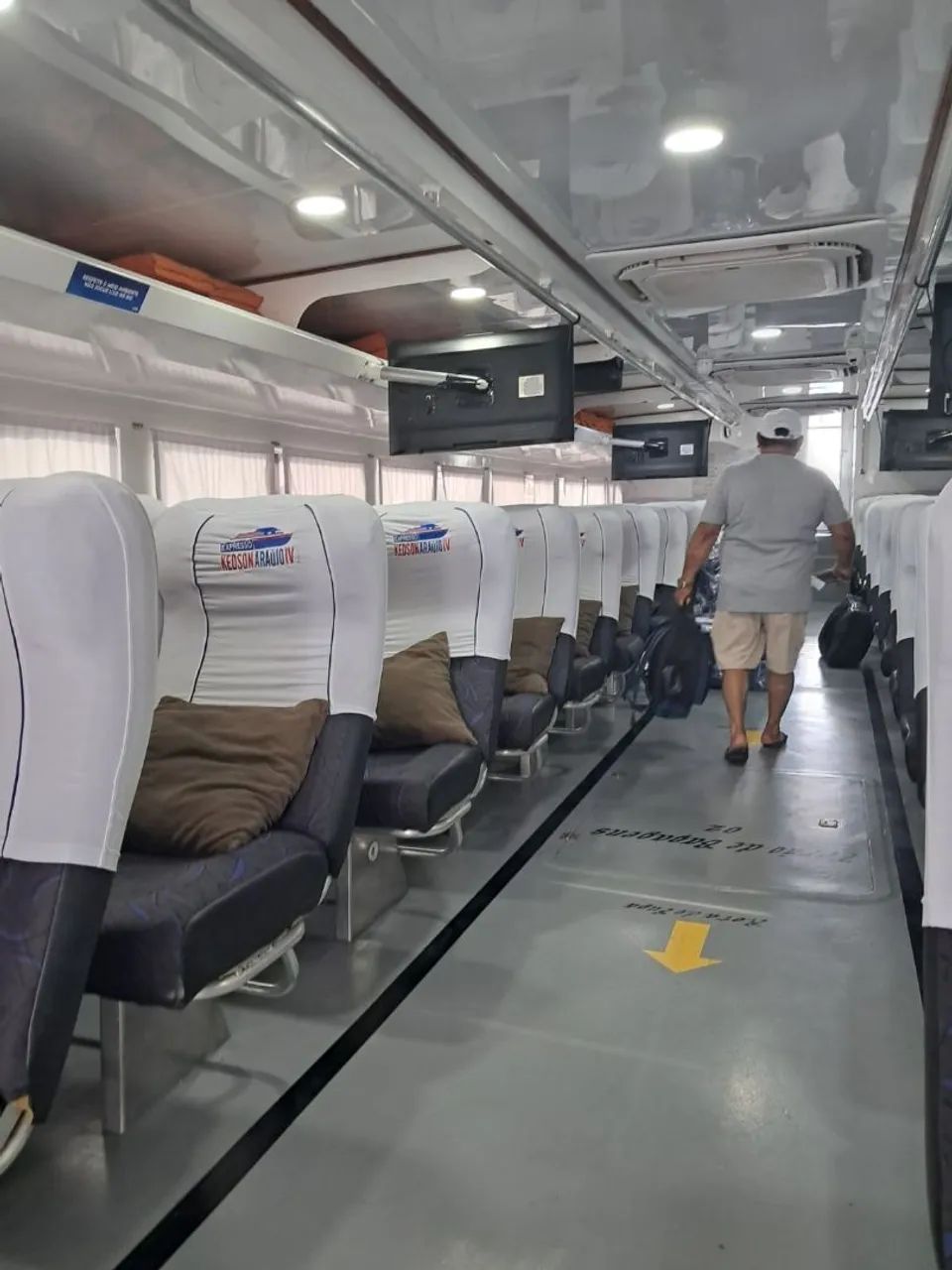 Lancha executiva 200 passageiros 