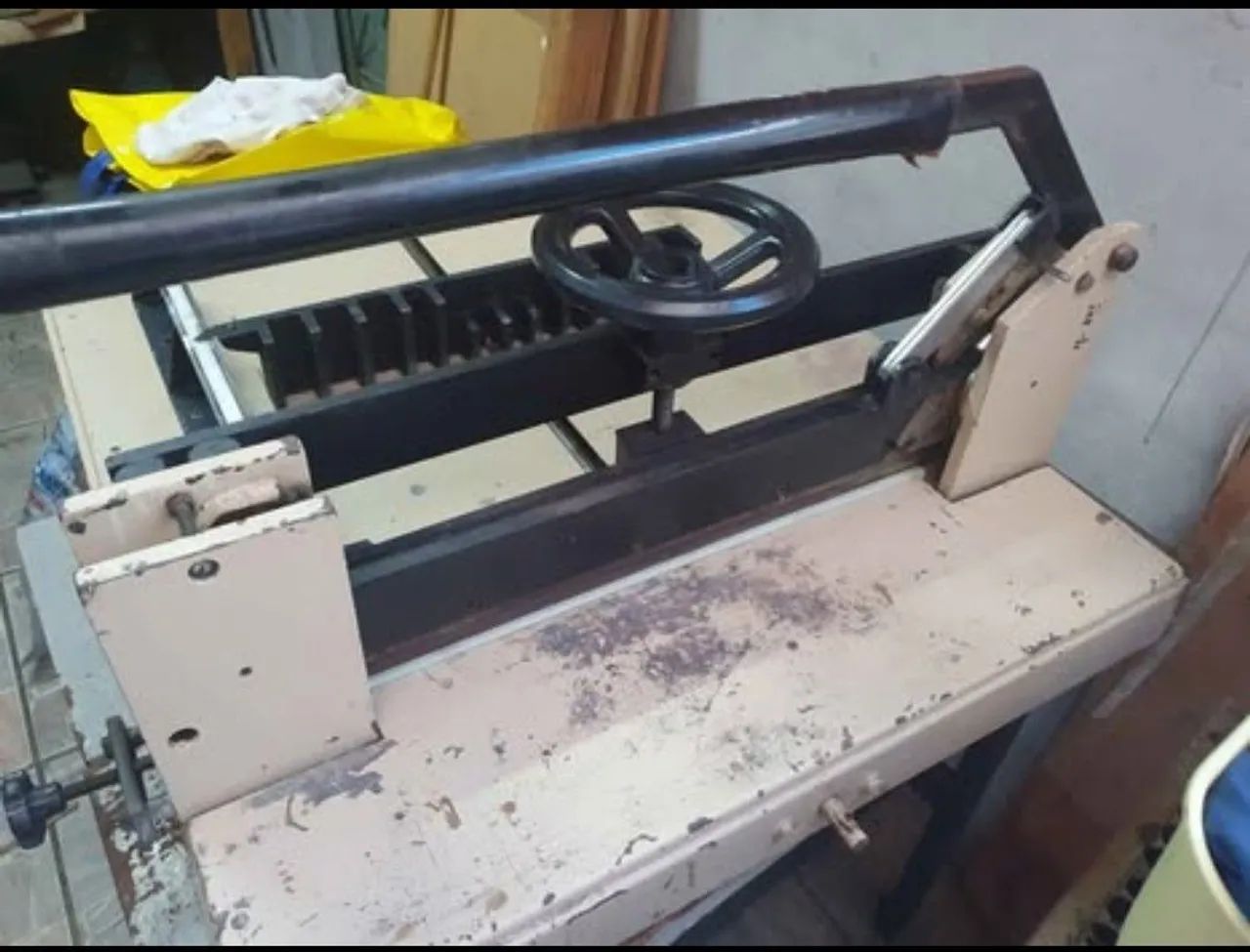 Guilhotina para papel G51