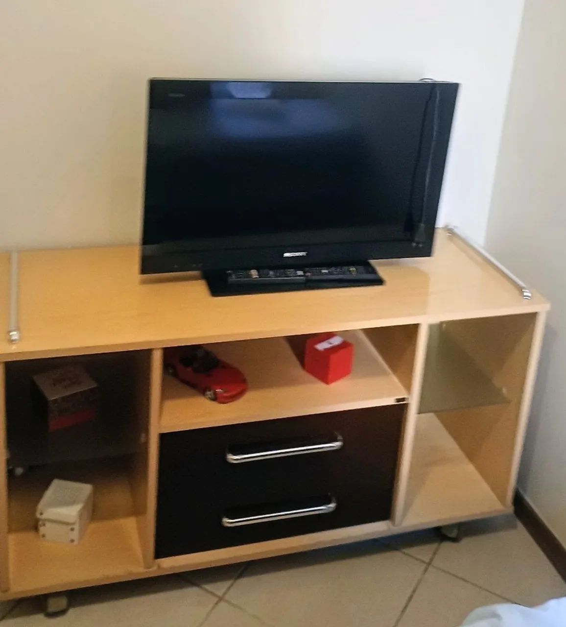 RACK PARA TV COM RODÍZIOS - Foto 2