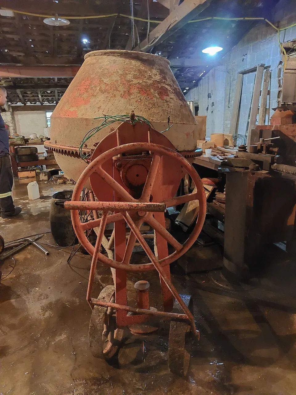Betoneira Antiga 250L - Muito Robusta - Funcionando (Desapego) - Foto 3