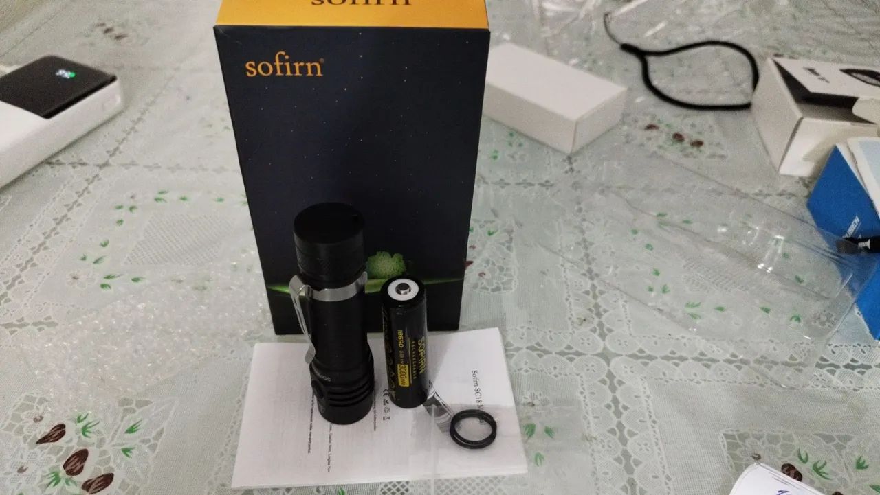 Lanterna tática Sofirn SC18 