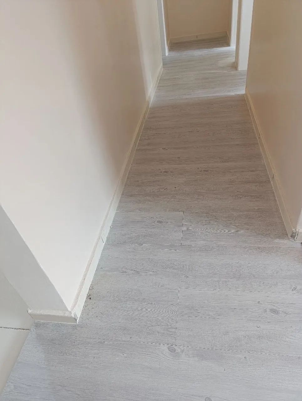 Instalação de Piso vinílico, laminado, painel ripado, roda pé  - Foto 3