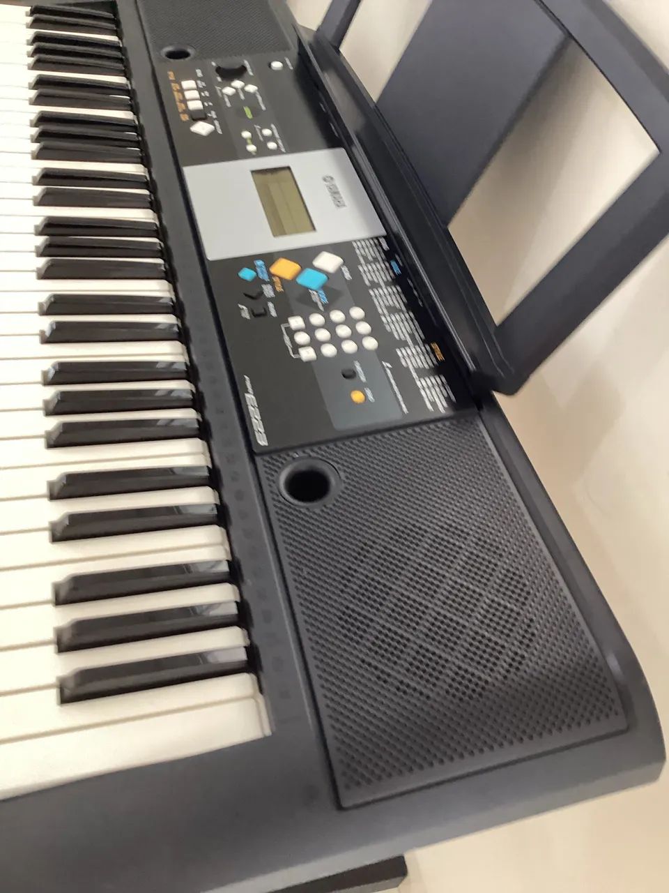 Teclado YAMAHA PSR E223 - Foto 4