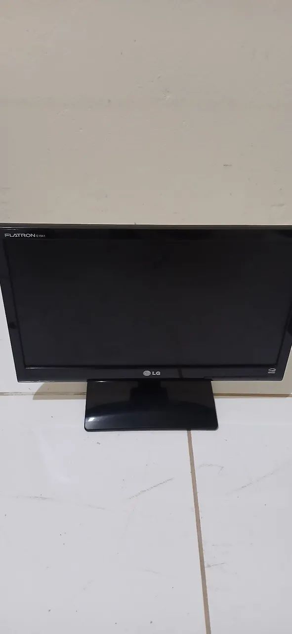 Monitor LG Flatron E1941C 18,5" LED HD VGA - Funcionando Perfeitamente