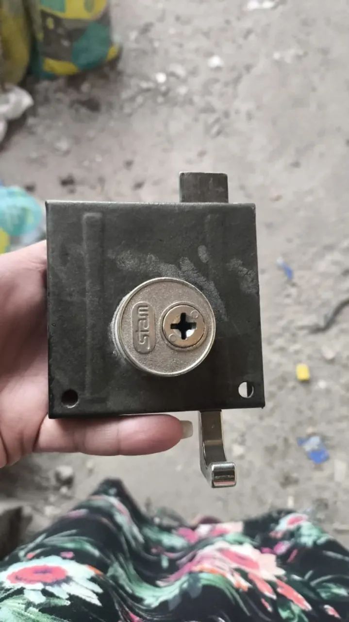 Fechadura Stam para Portão de Ferro - Completa com 2 Chaves - Foto 2