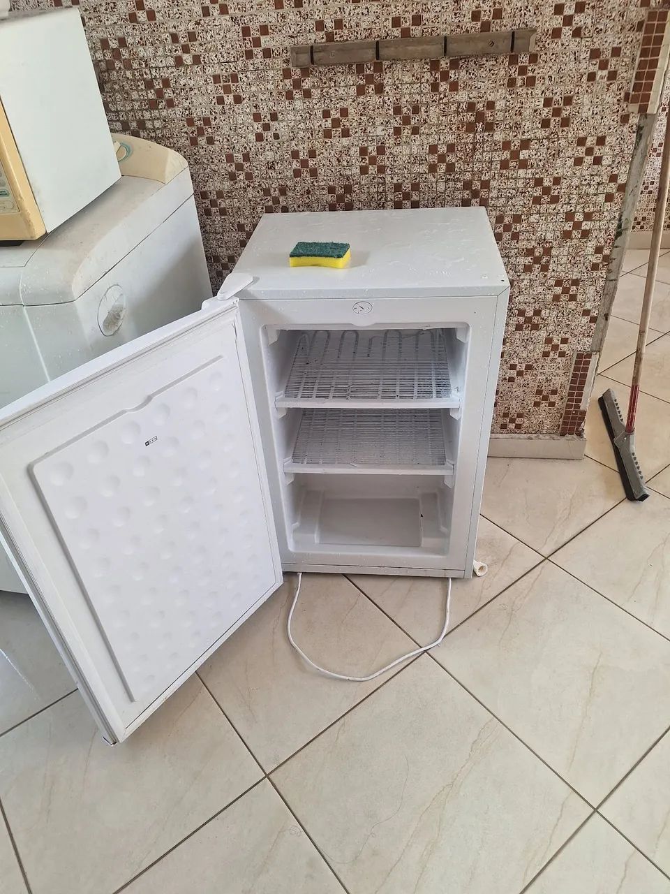 Freezer vertical bivolt 100l - Foto 2